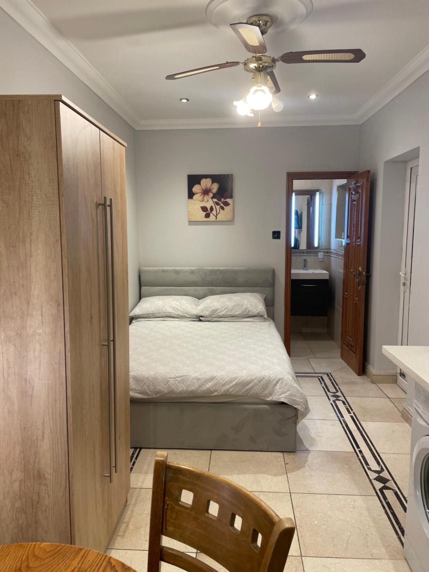 North London Studio Apartment ภายนอก รูปภาพ